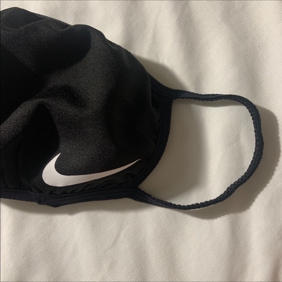 BRAND NEW ♡ Fashionable Logo Face Mask - Picture 4 of 6